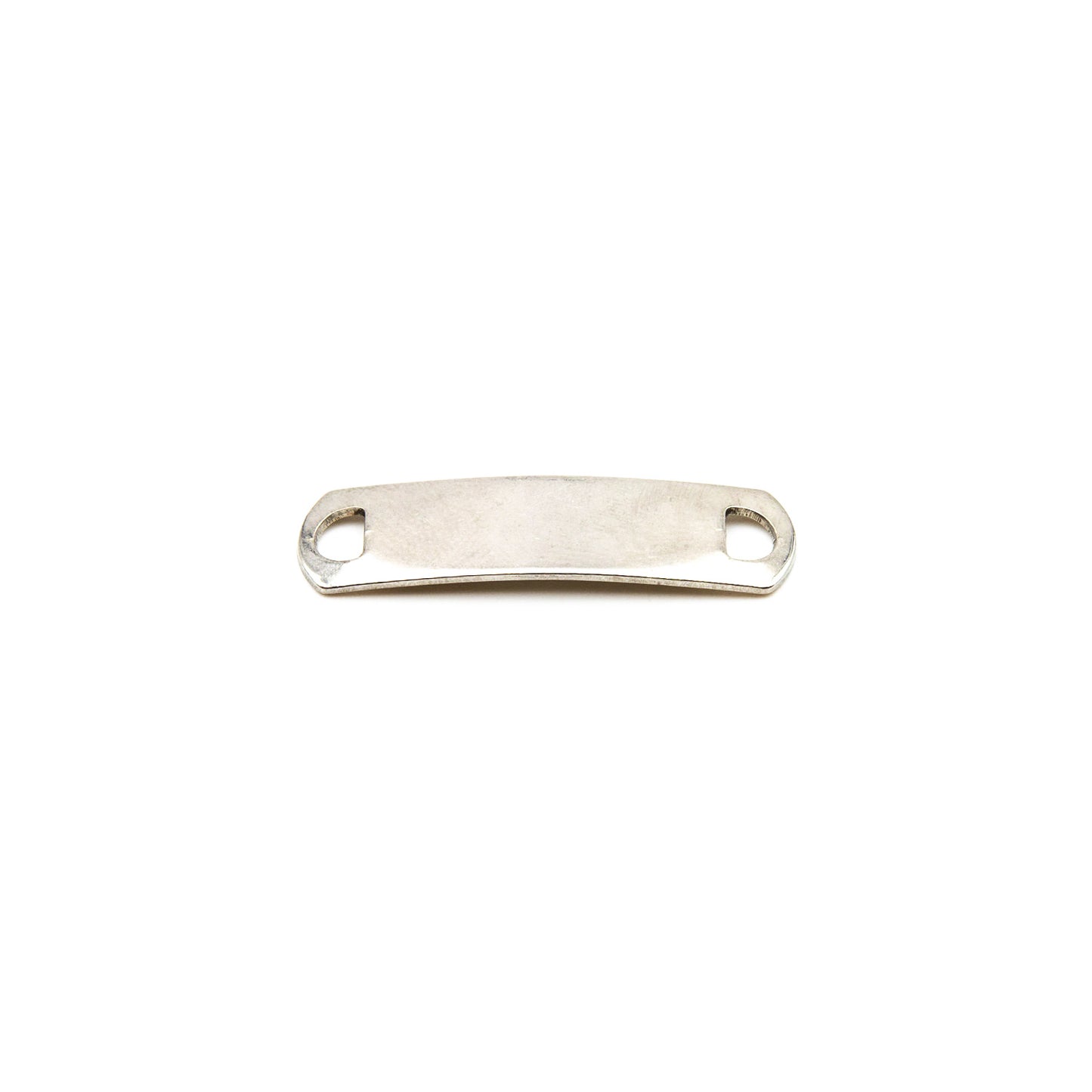 Conector de acero inoxidable plateado.
