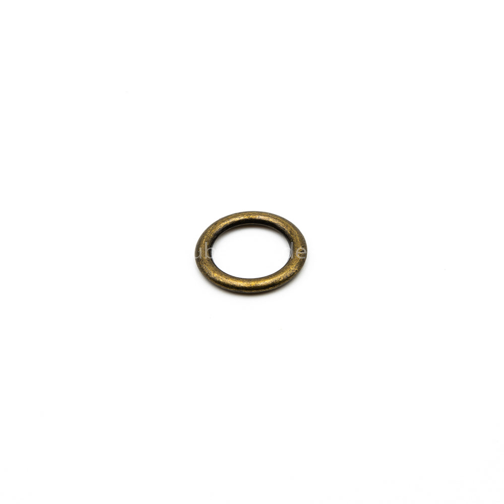 Bague ronde en laiton antique