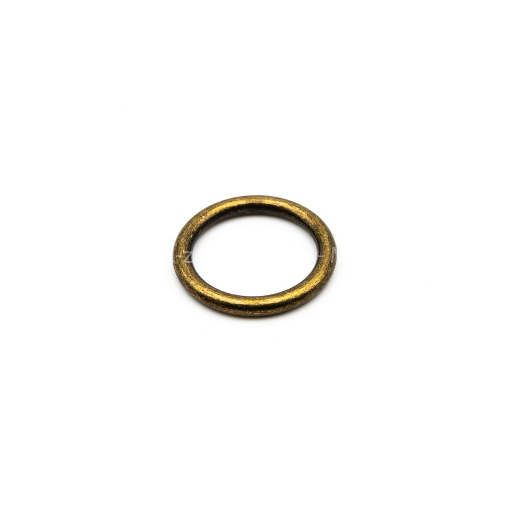 Bague ronde en laiton antique